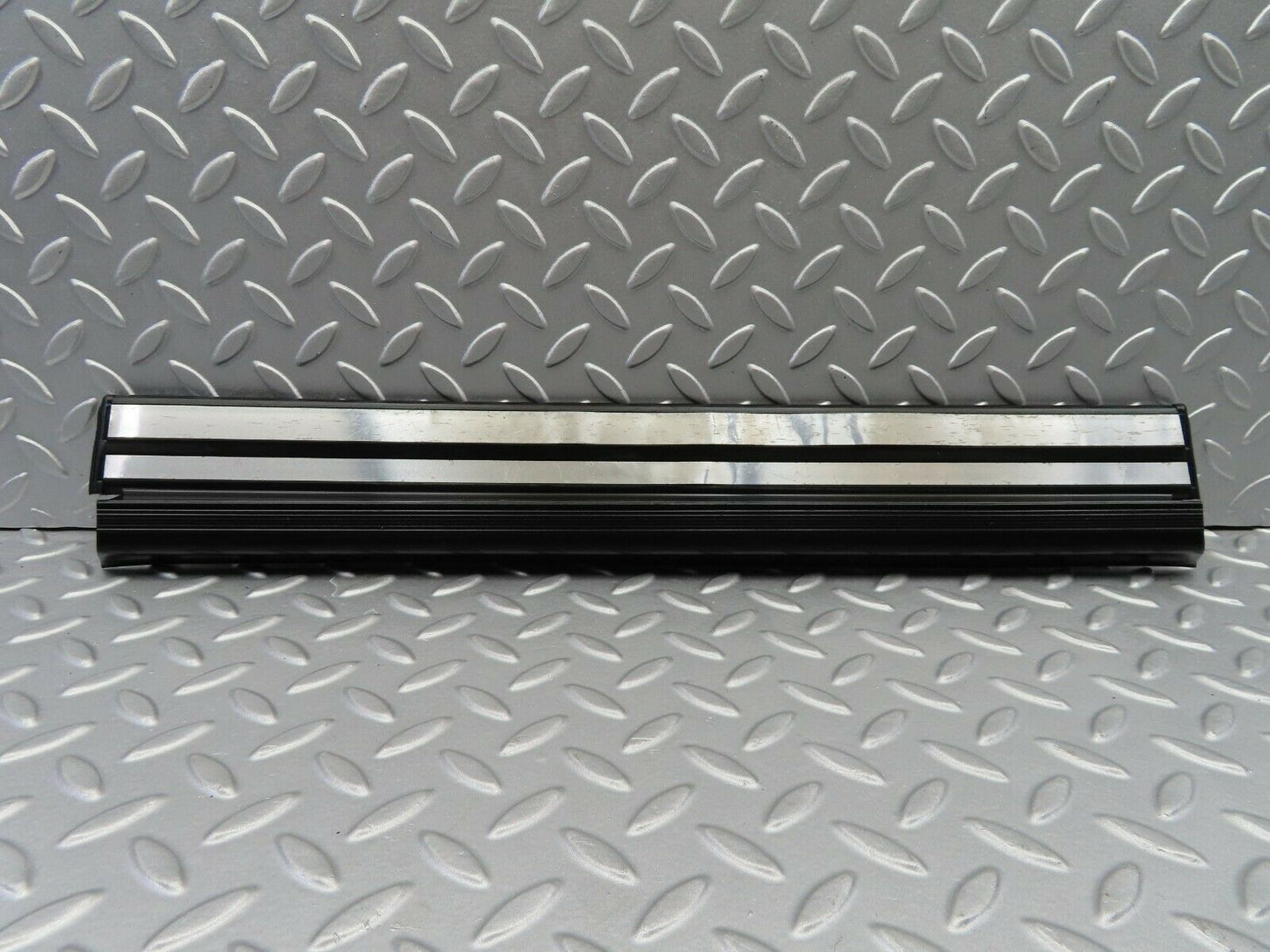 6550 Mercedes-Benz S124 E220 Wagon Rear Right Door Sill Trim