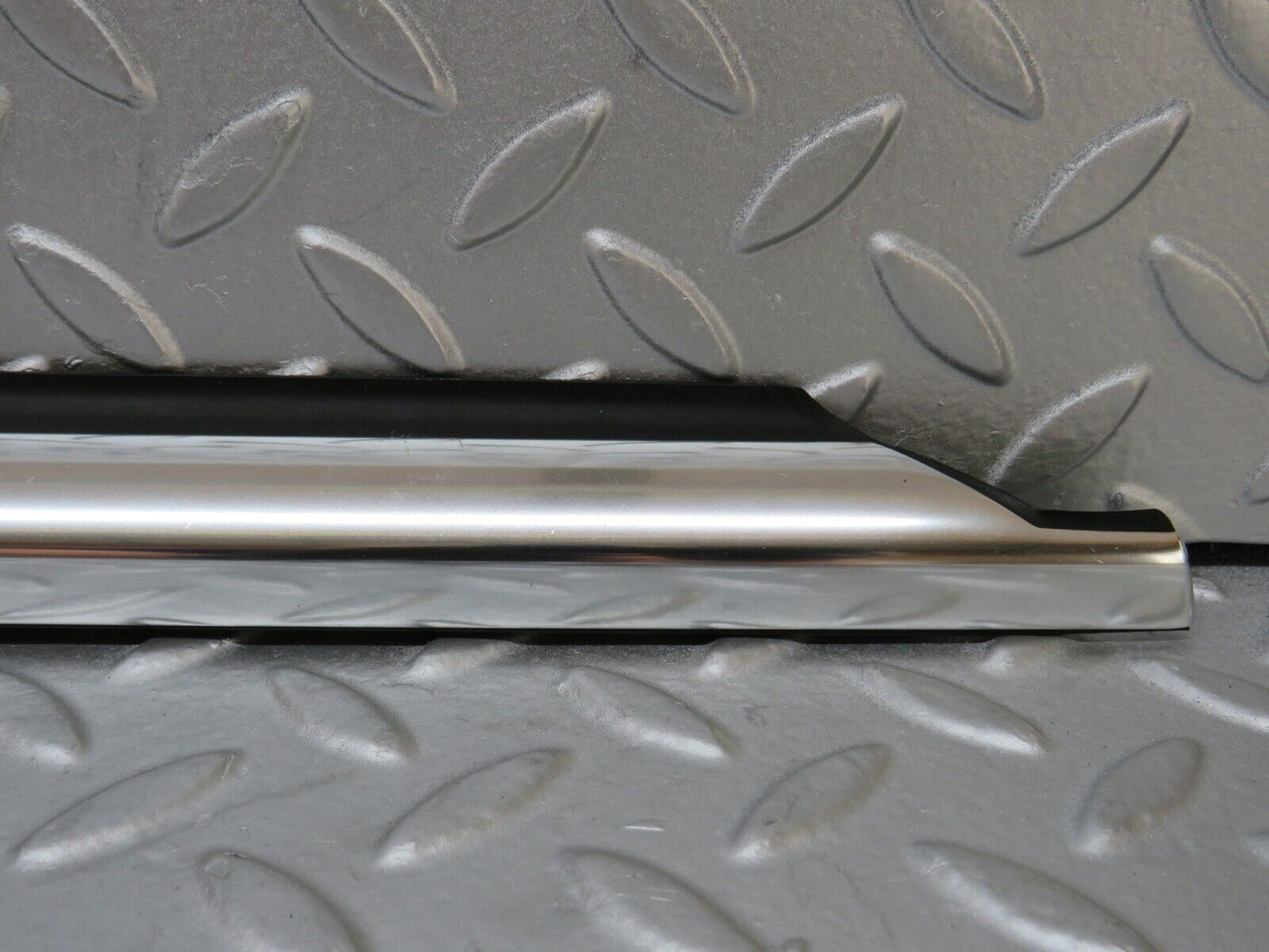 35262 Mercedes-Benz W221 Rear Left Door Window Chrome Trim
