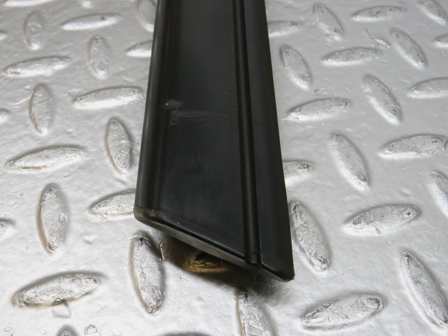 33959 Mercedes-Benz W124 260E Rear Left Door Centre Moulding Trim