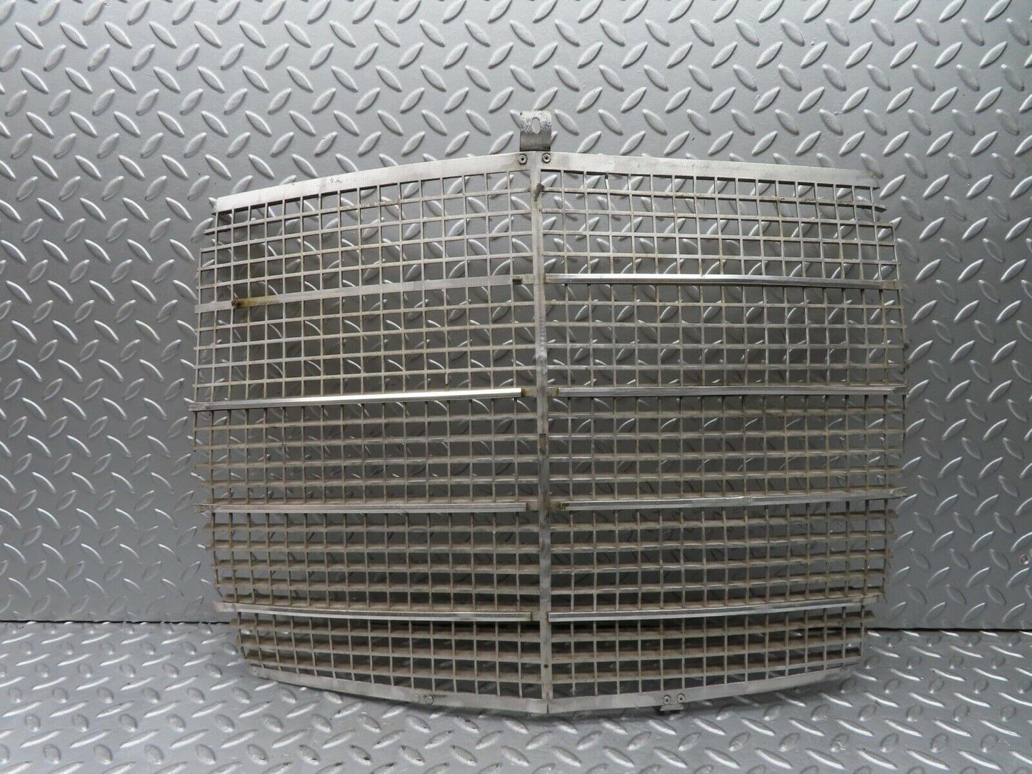 12616 Mercedes-Benz W108 280SE 3.5 Bonnet Grill