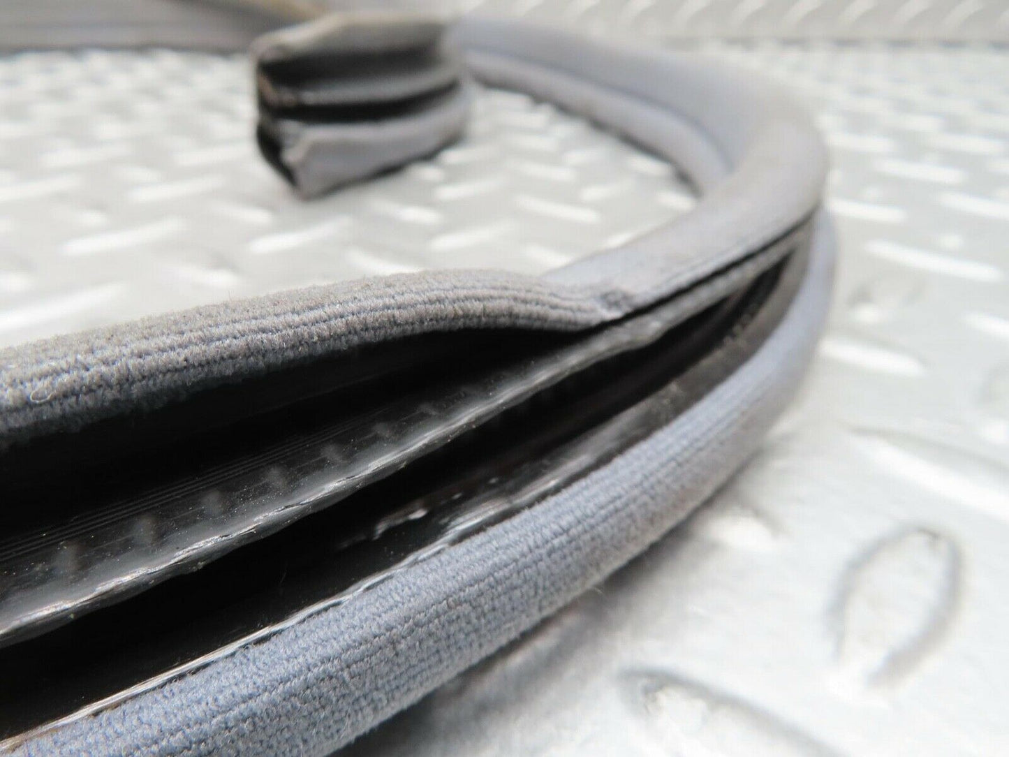 15019 Mercedes-Benz W140 S320 Front Right Door Seal