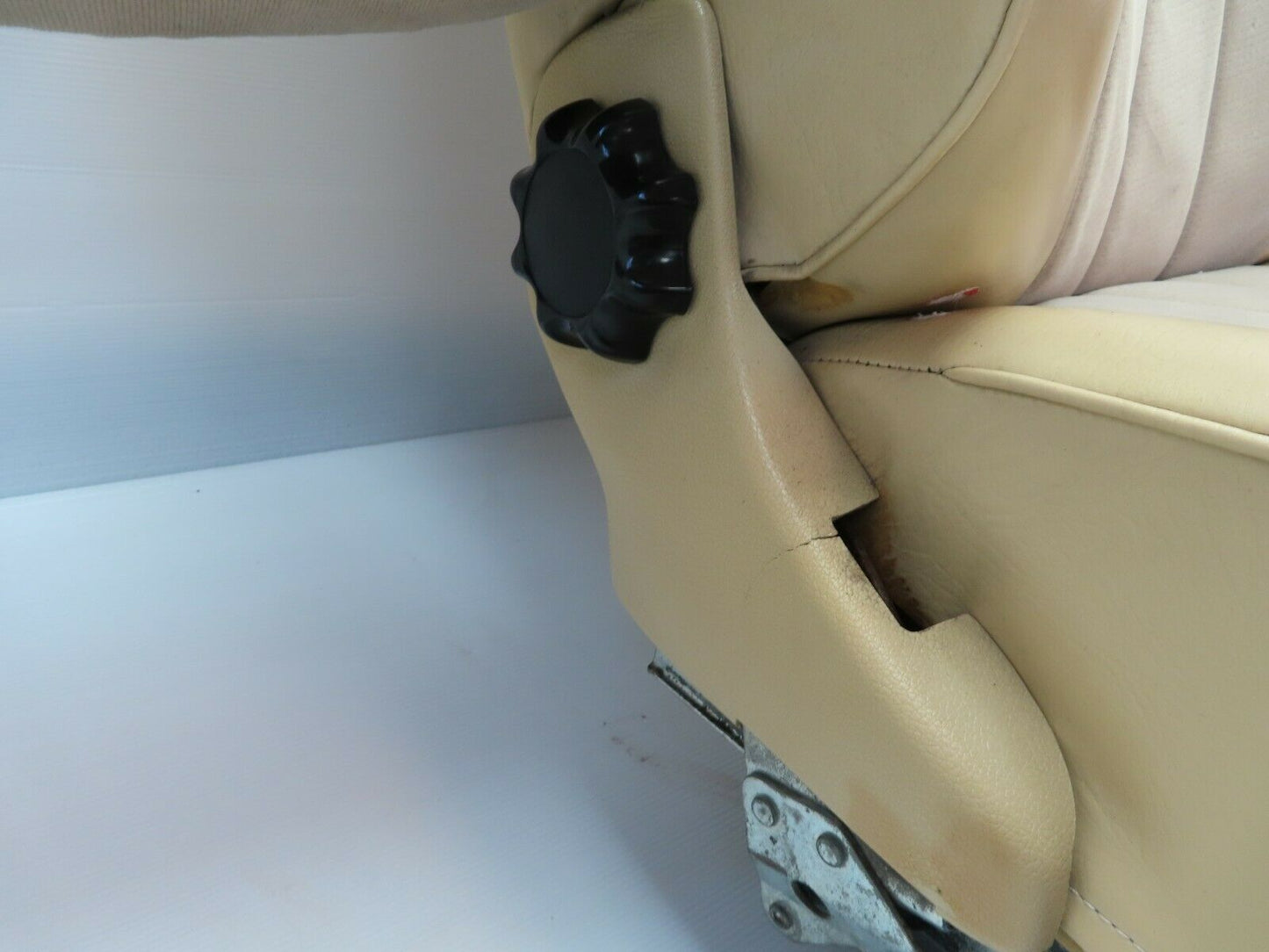 7323 Mercedes-Benz W116 450SE Front Left Seat Driver Seat