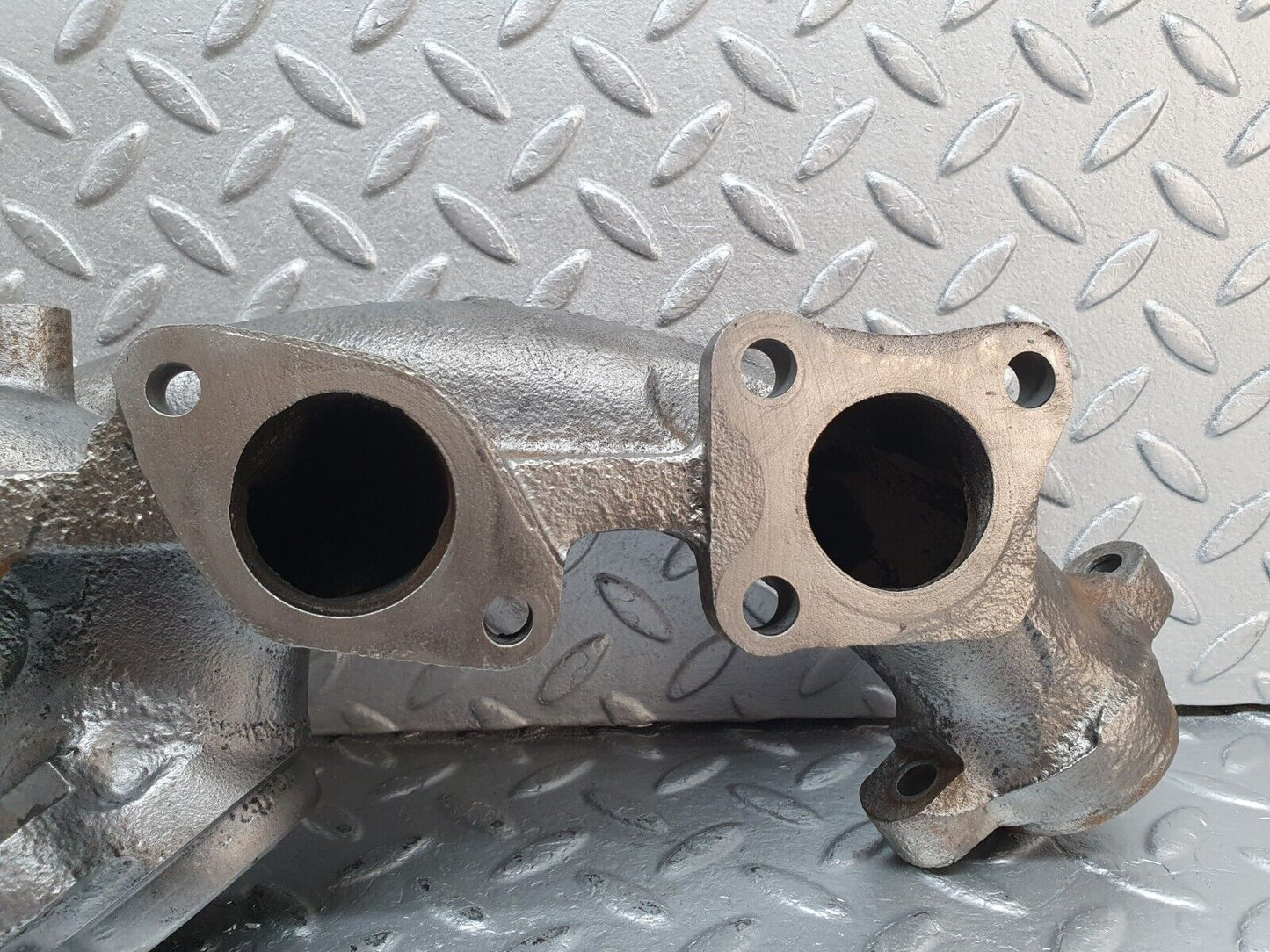 41583 Mercedes-Benz W124 200E Exhaust Manifold 1021423101