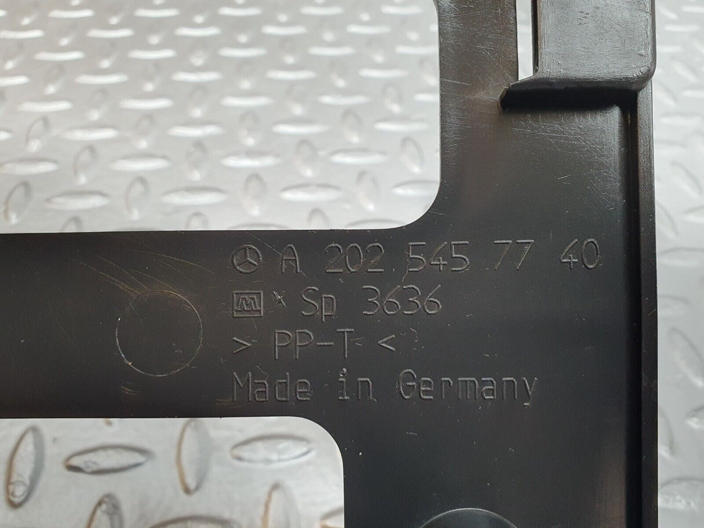41754 Mercedes-Benz W202 C200 Rear Deck Bracket 2025457740