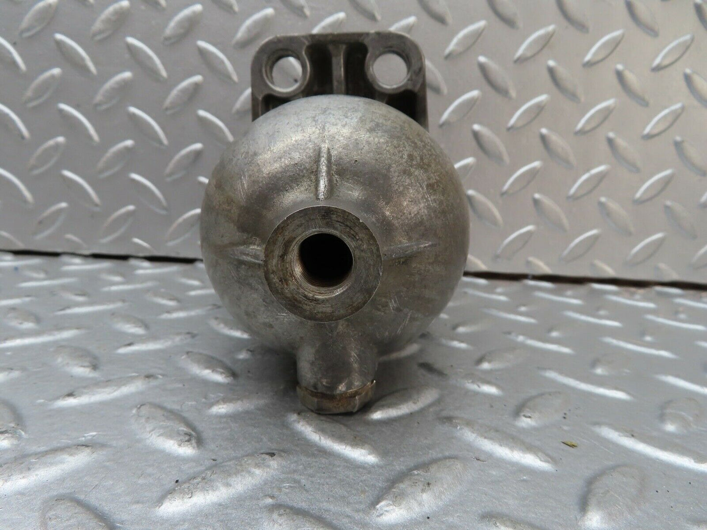 19224 Mercedes-Benz W123 300D Fuel Filter Housing 0450101011