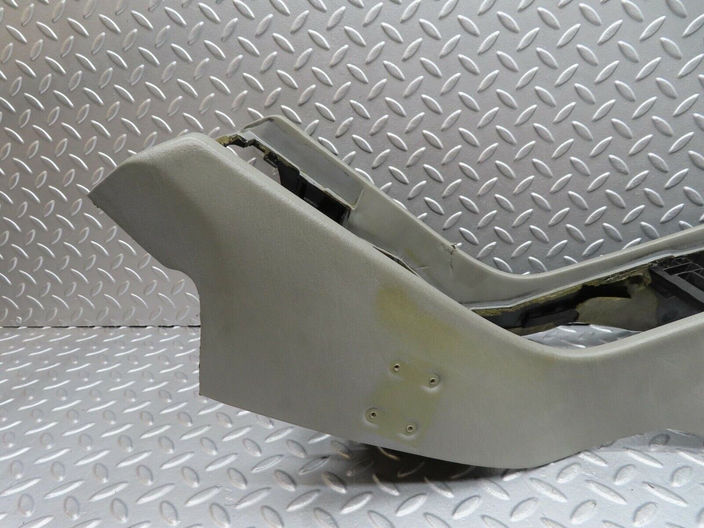 16200 Mercedes-Benz W124 260E Centre Console