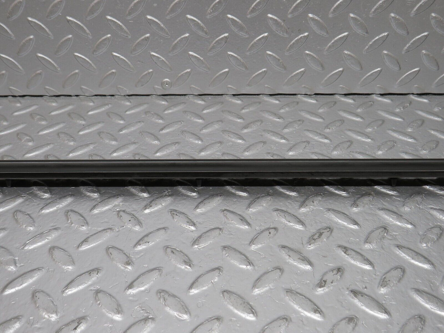 33630 Mercedes-Benz W123 Front Left Door Centre Moulding Trim