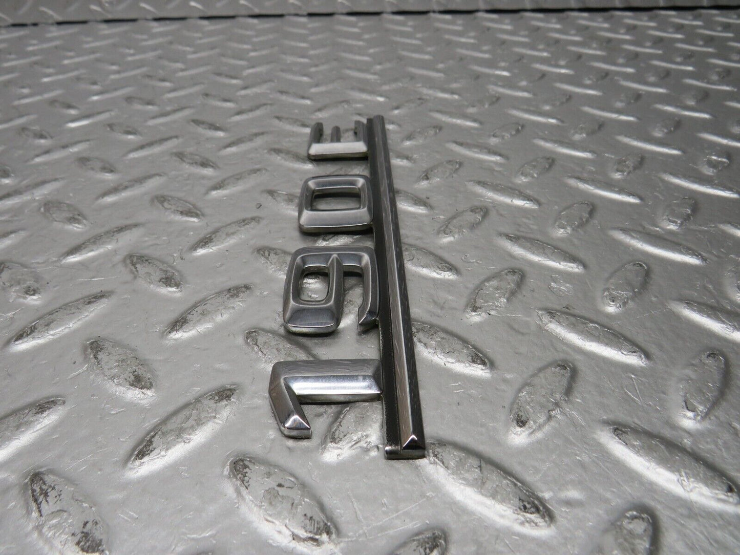 31815 Mercedes-Benz W201 190LE 1.8L 190E Trunk Badge Emblem 2018172015