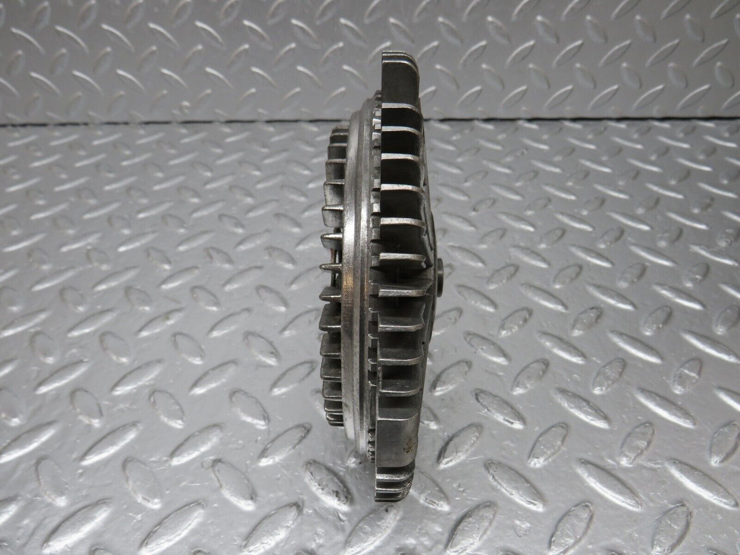 34101 Mercedes-Benz W124 260E Fan Clutch 1032000422