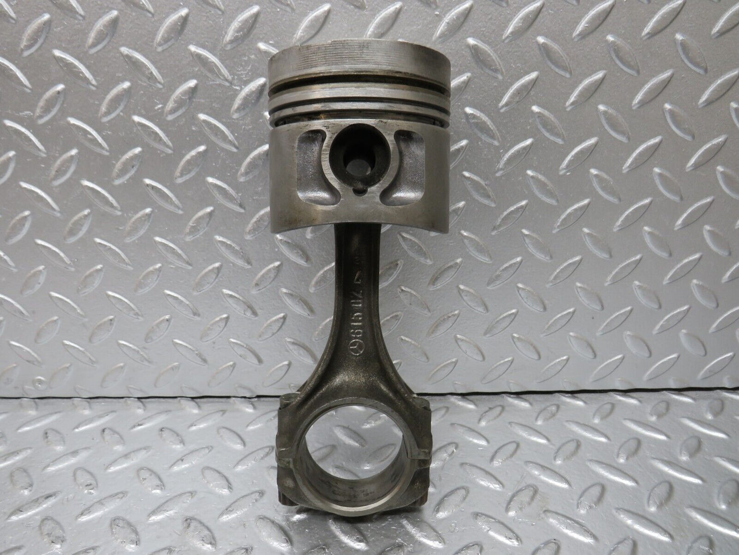 32934 Mercedes-Benz W123 300D Piston With Connecting Rod 90.875 mm 61502