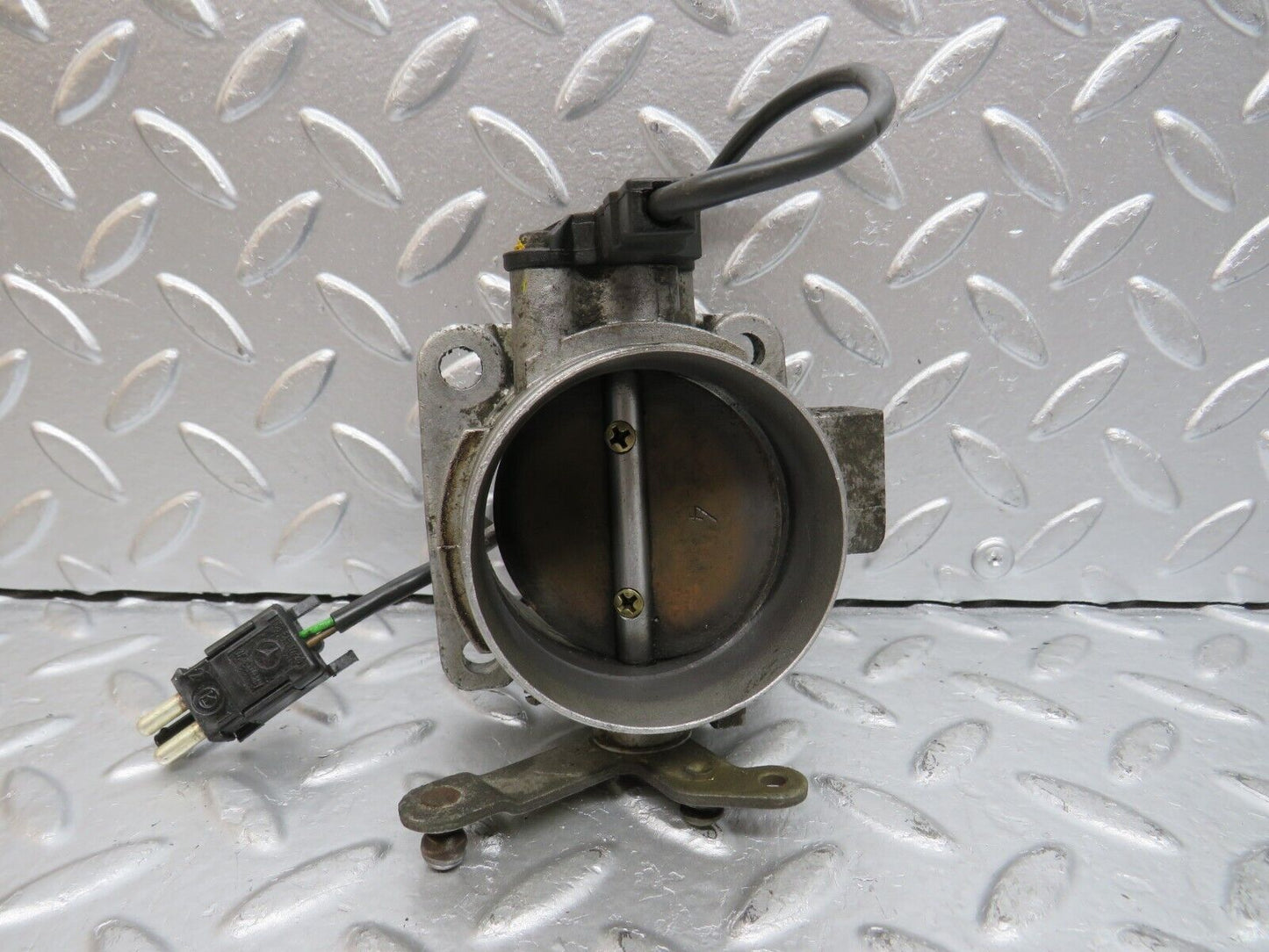 29392 Mercedes-Benz W124 230E Throttle Body Valve With Sensor 0011408153