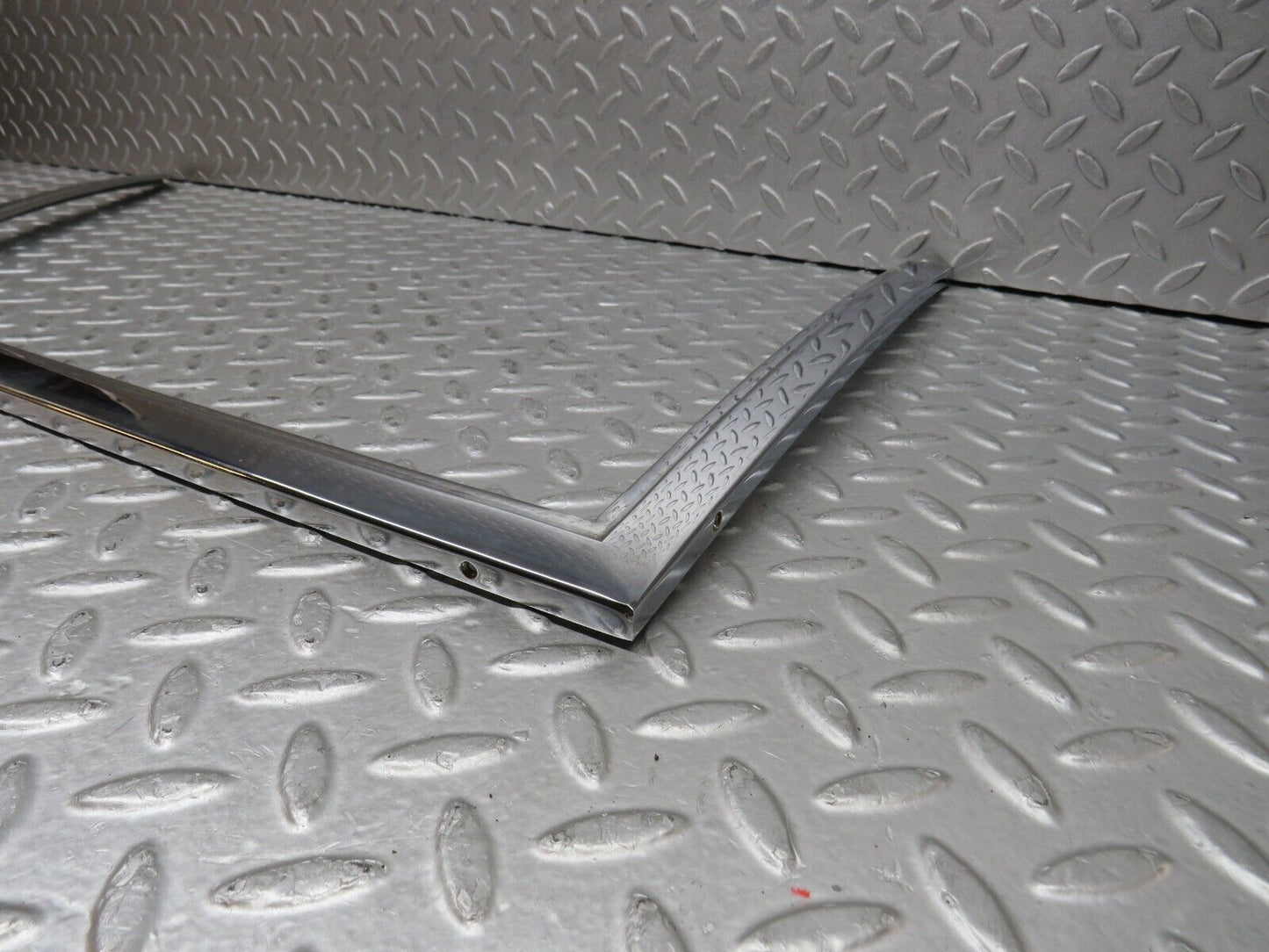 37316 Mercedes-Benz W109 300SEL Front Right Door Chrome Window Frame