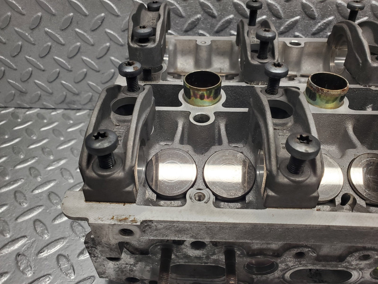 W124 Wagon cylinder head used OEM