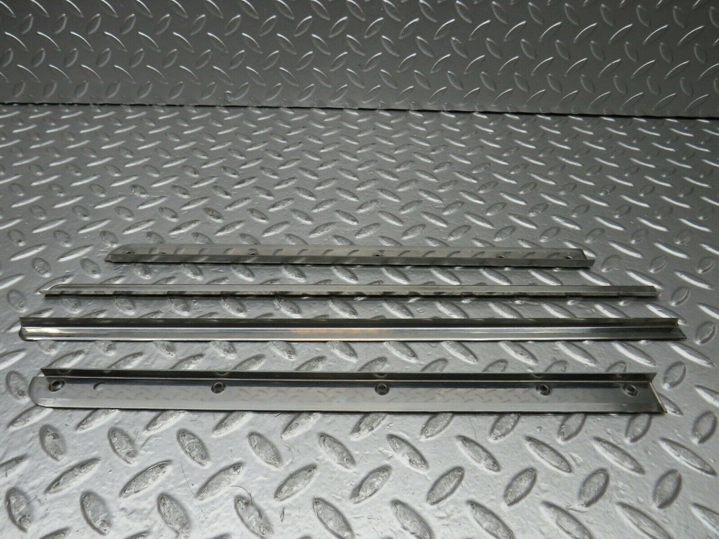 22917 Mercedes-Benz C107 450SLC Coupe Sunroof Chrome Trim Set