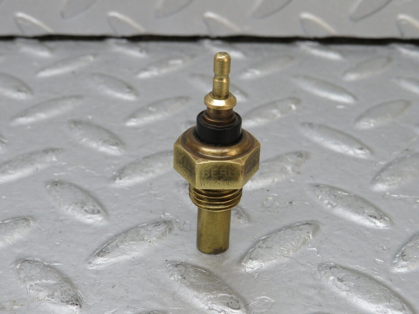 35790 Mercedes-Benz R107 280SL Coolant Temperature Sensor Beru 0055422617