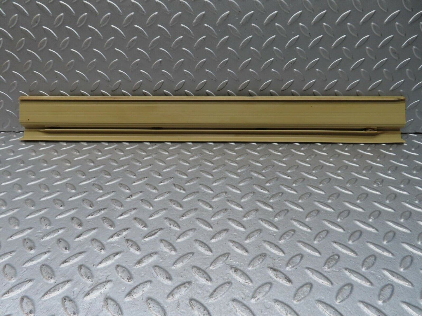 13483 Mercedes-Benz W123 200 Front Left Door Sill