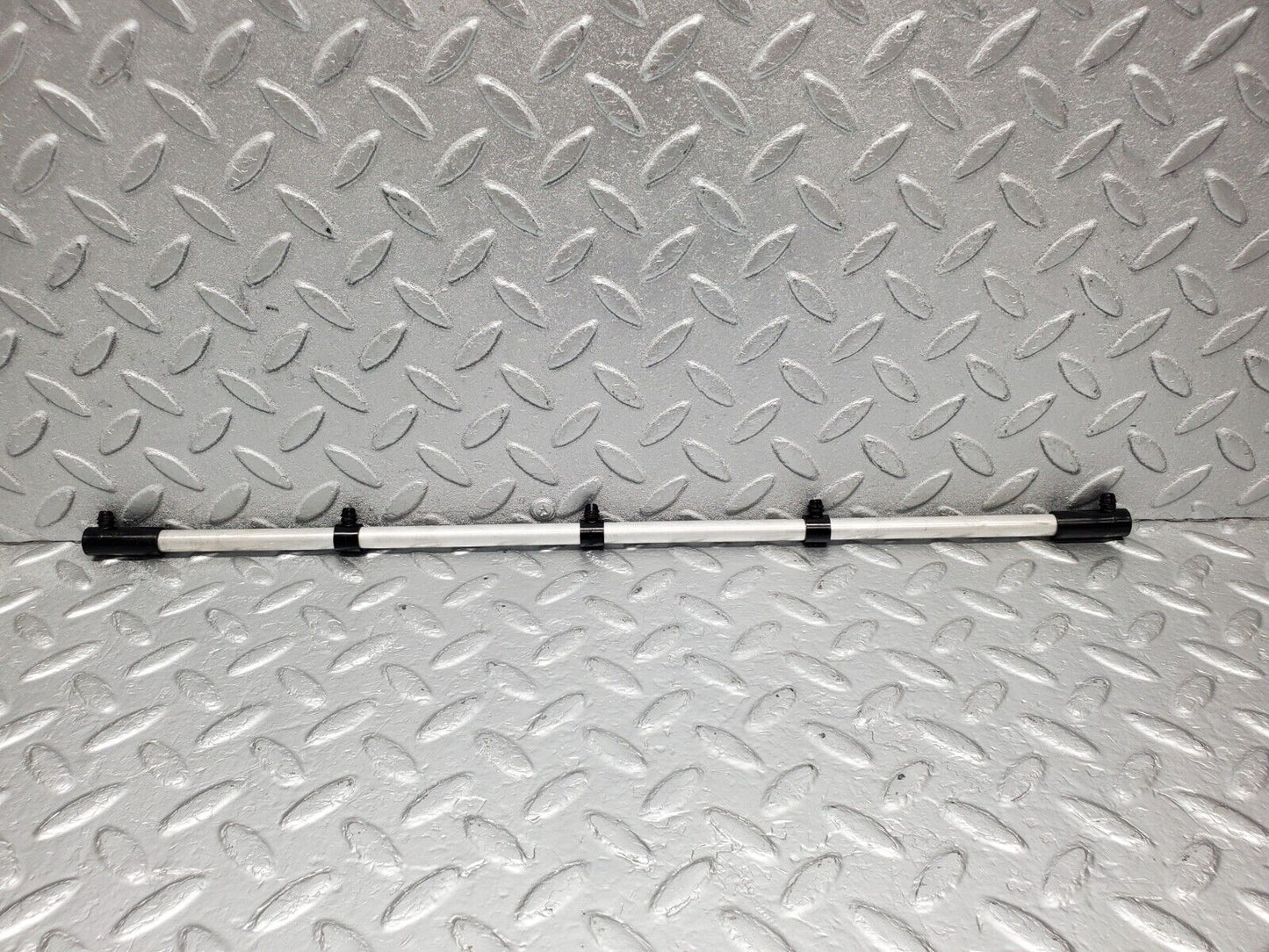 46279 Mercedes-Benz W126 420SE Camshaft Oil Tube