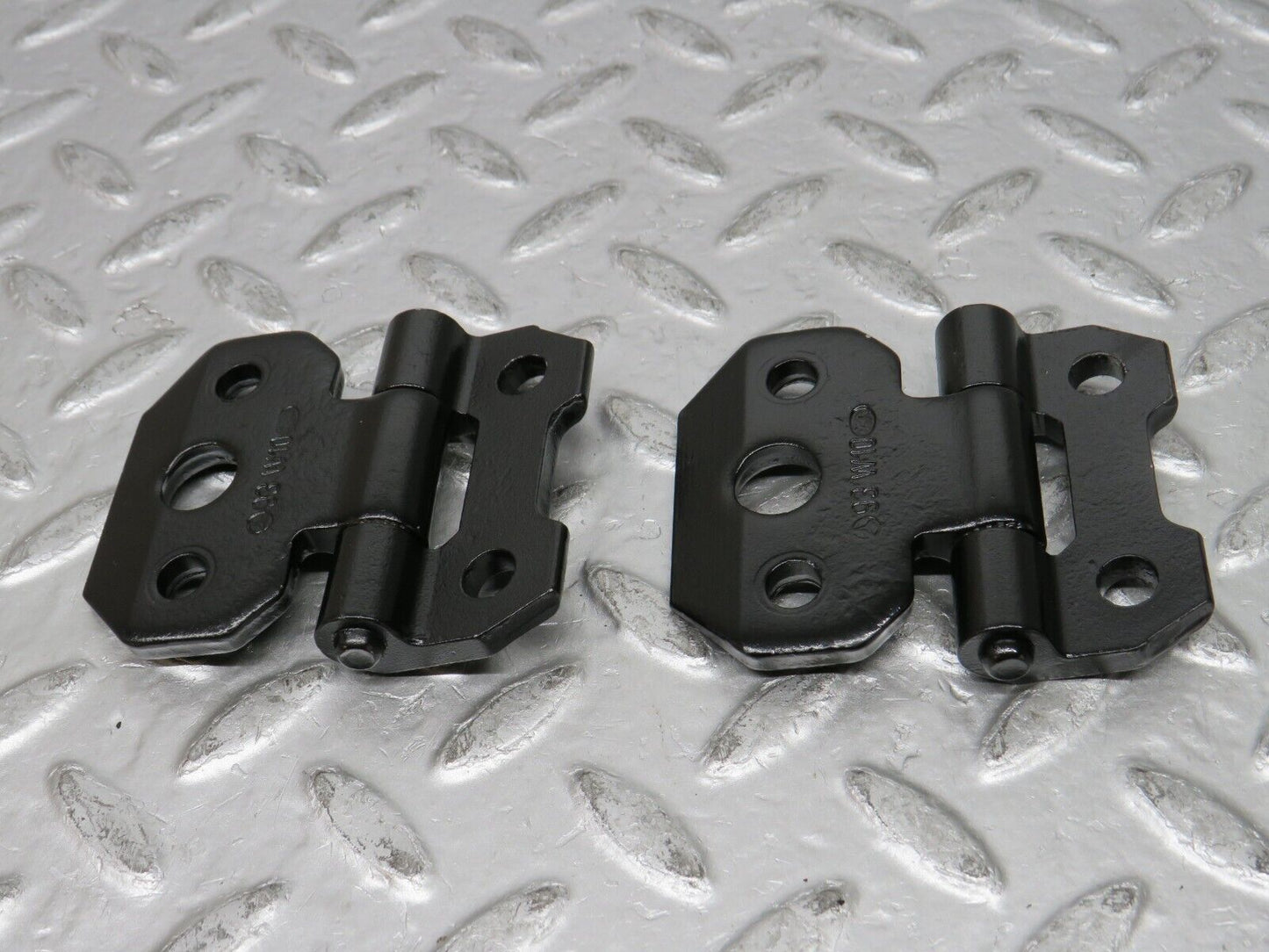 31784 Mercedes-Benz W201 190LE 1.8L Right Door Hinge Pair