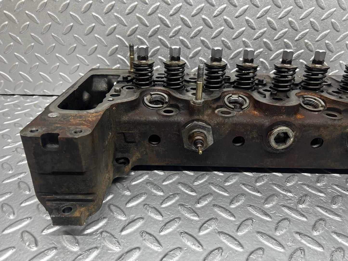 40643 Mercedes-Benz W123 240D Cylinder Head