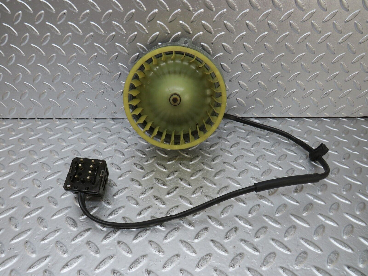 26292 Mercedes-Benz W116 450SE Heater Blower Fan Motor Bosch 0130107012