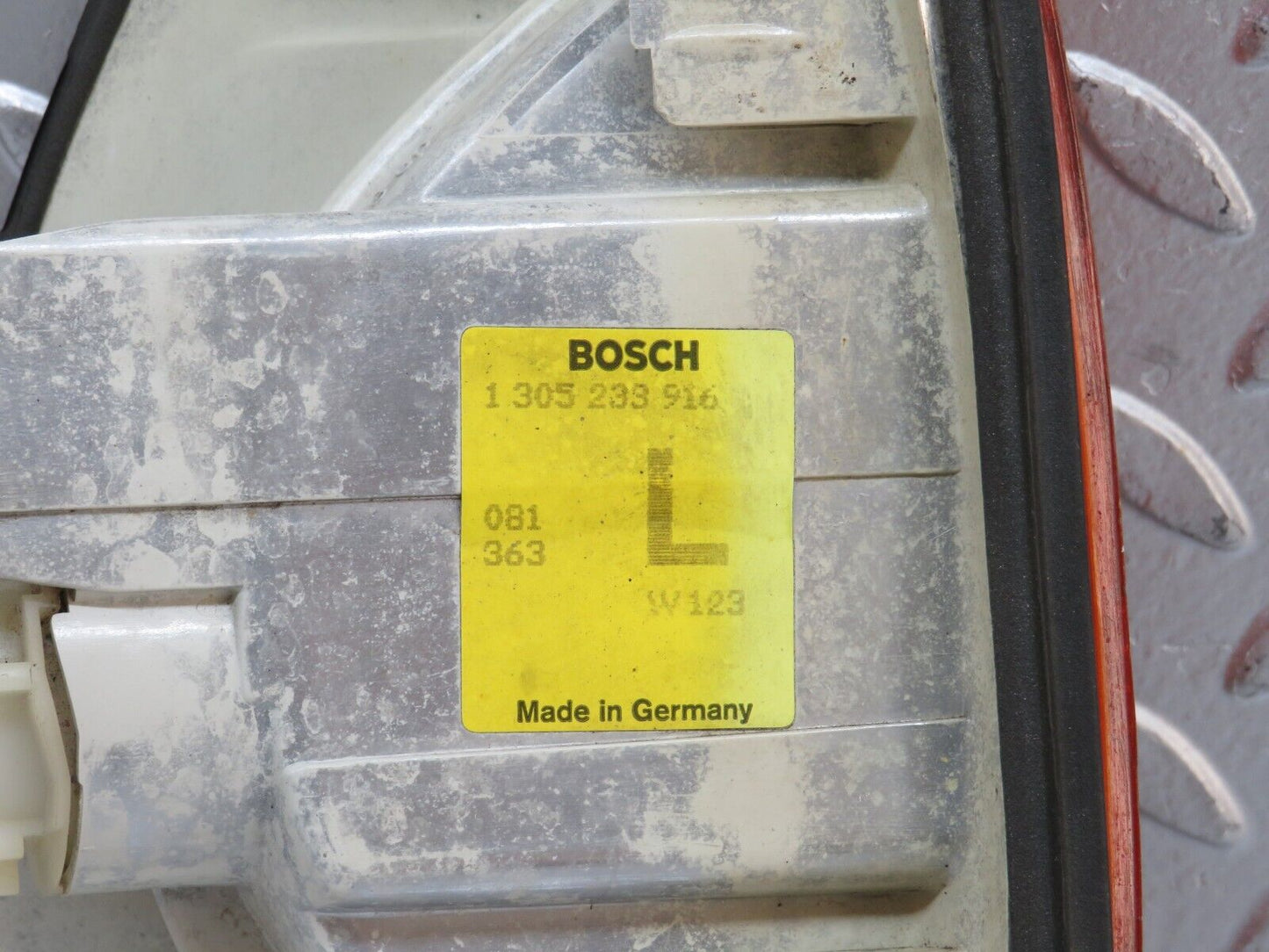 28352 Mercedes-Benz S123 240D Wagon Front Left Indicator Light Bosch 1305233916