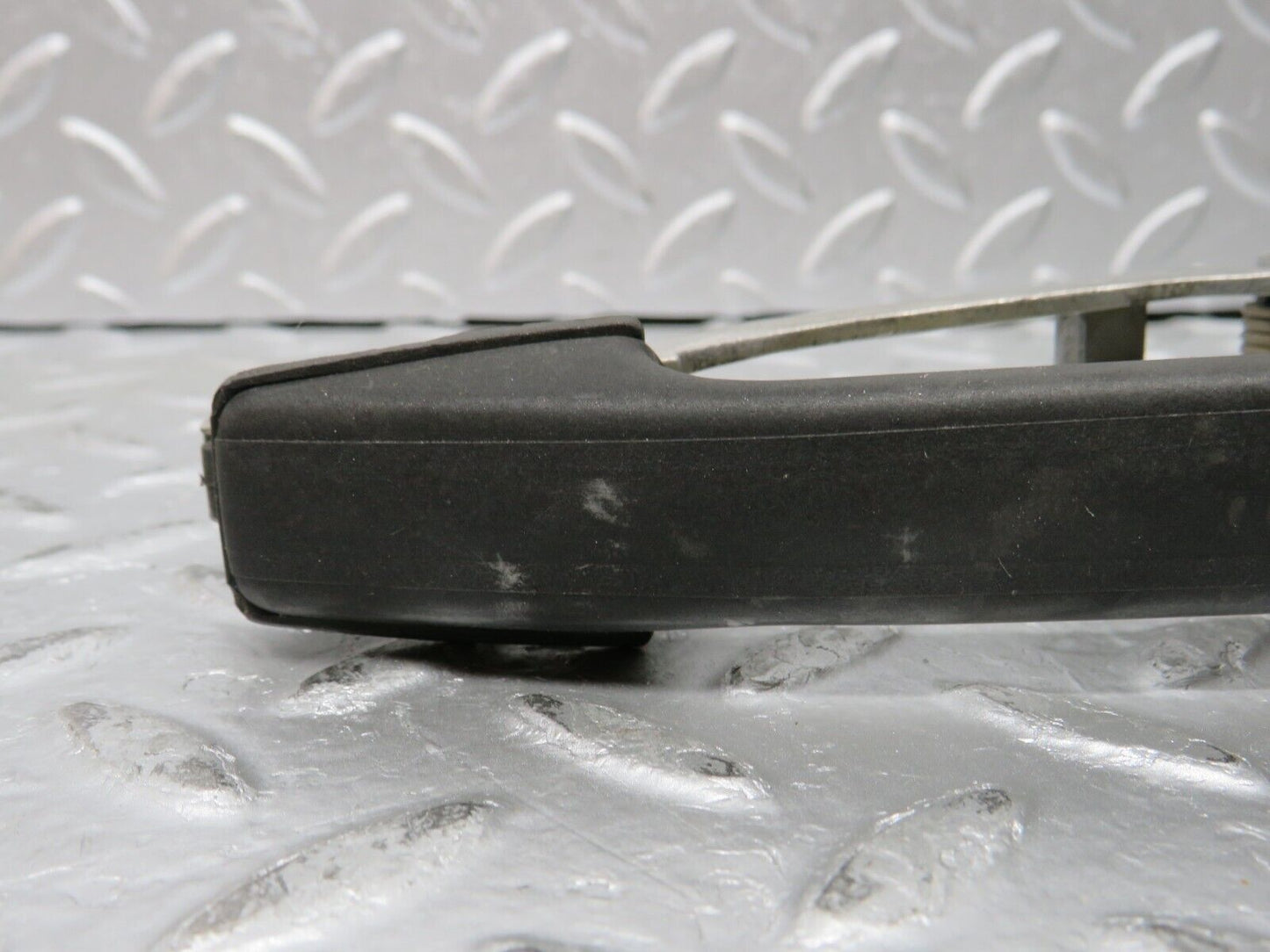 31904 Mercedes-Benz W201 190LE Front Left Exterior Door Handle No Key