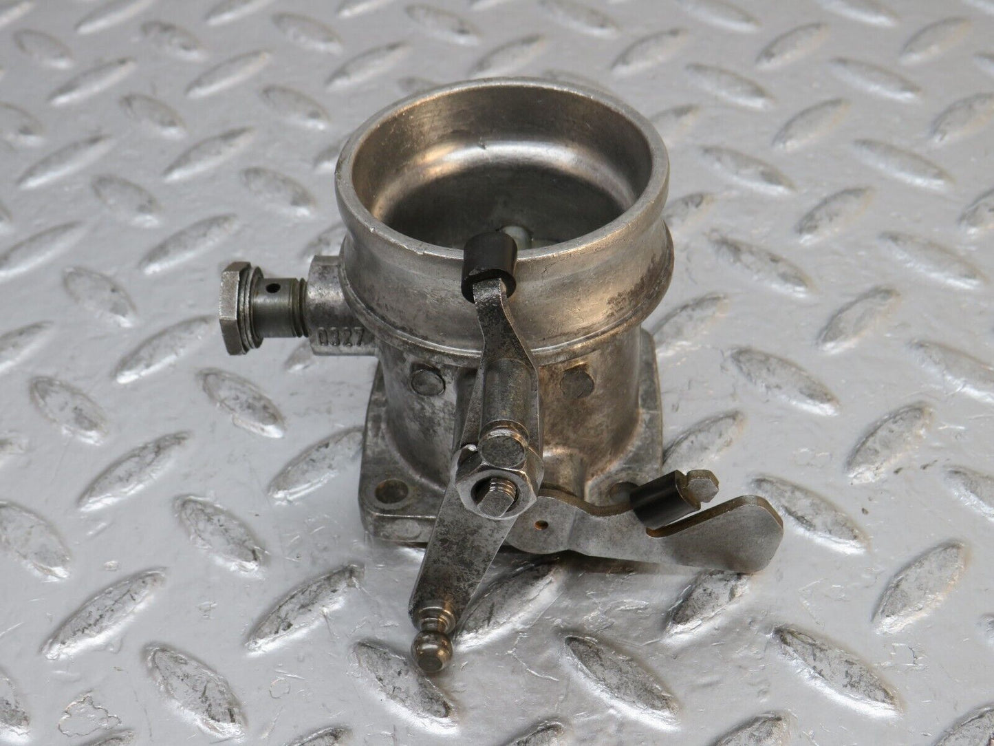0331 Mercedes-Benz W123 220D Throttle Body 6150700227