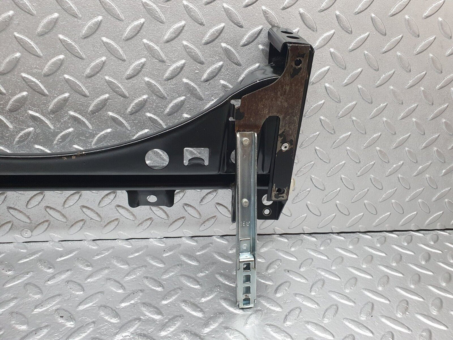 43948 Mercedes-Benz C123 230CE Coupe Front Right Seat Sliding Mechanism