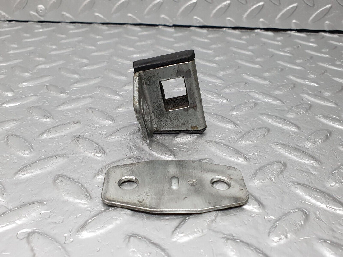 41691 Mercedes-Benz W124 200E Door Lock Latch