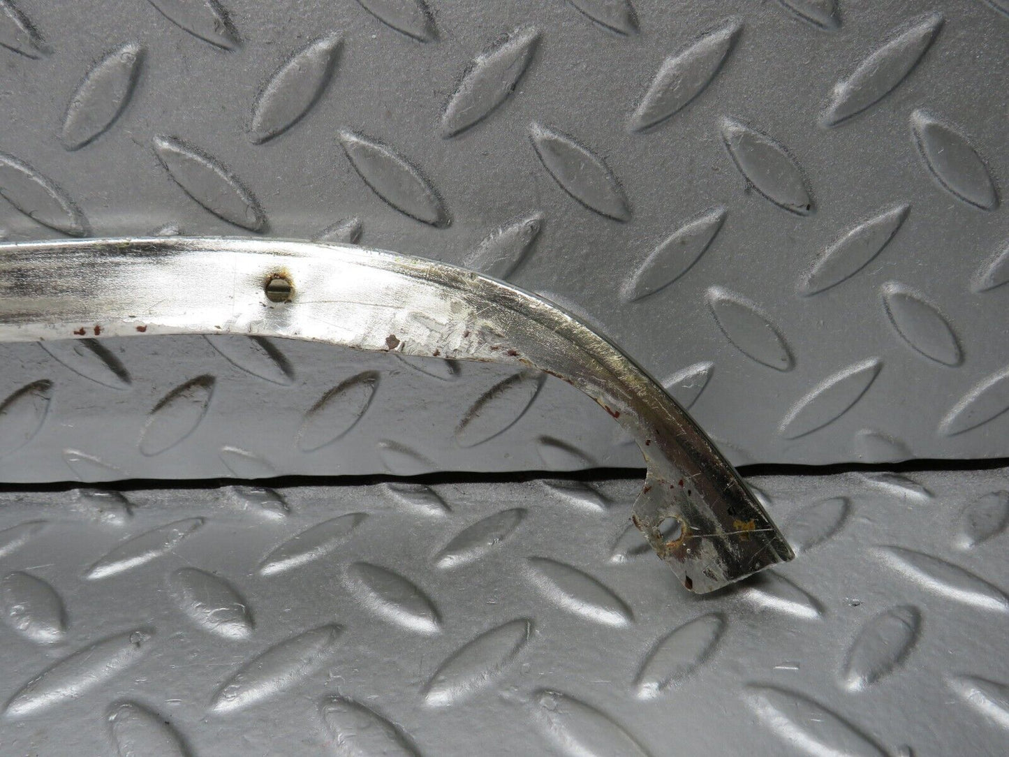 39860 Mercedes-Benz R107 350SL Coupe Hardtop Chrome Trim Left Side