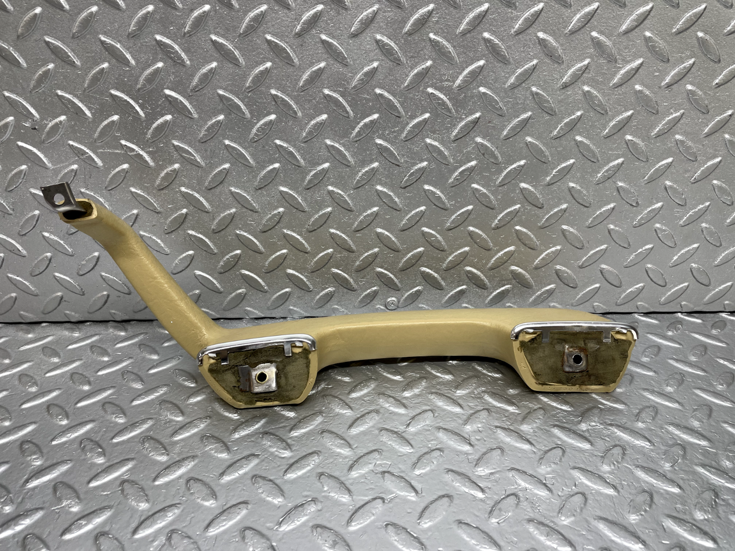 44261 Mercedes-Benz W123 280E Interior Door Handle Beige Left 1239701701