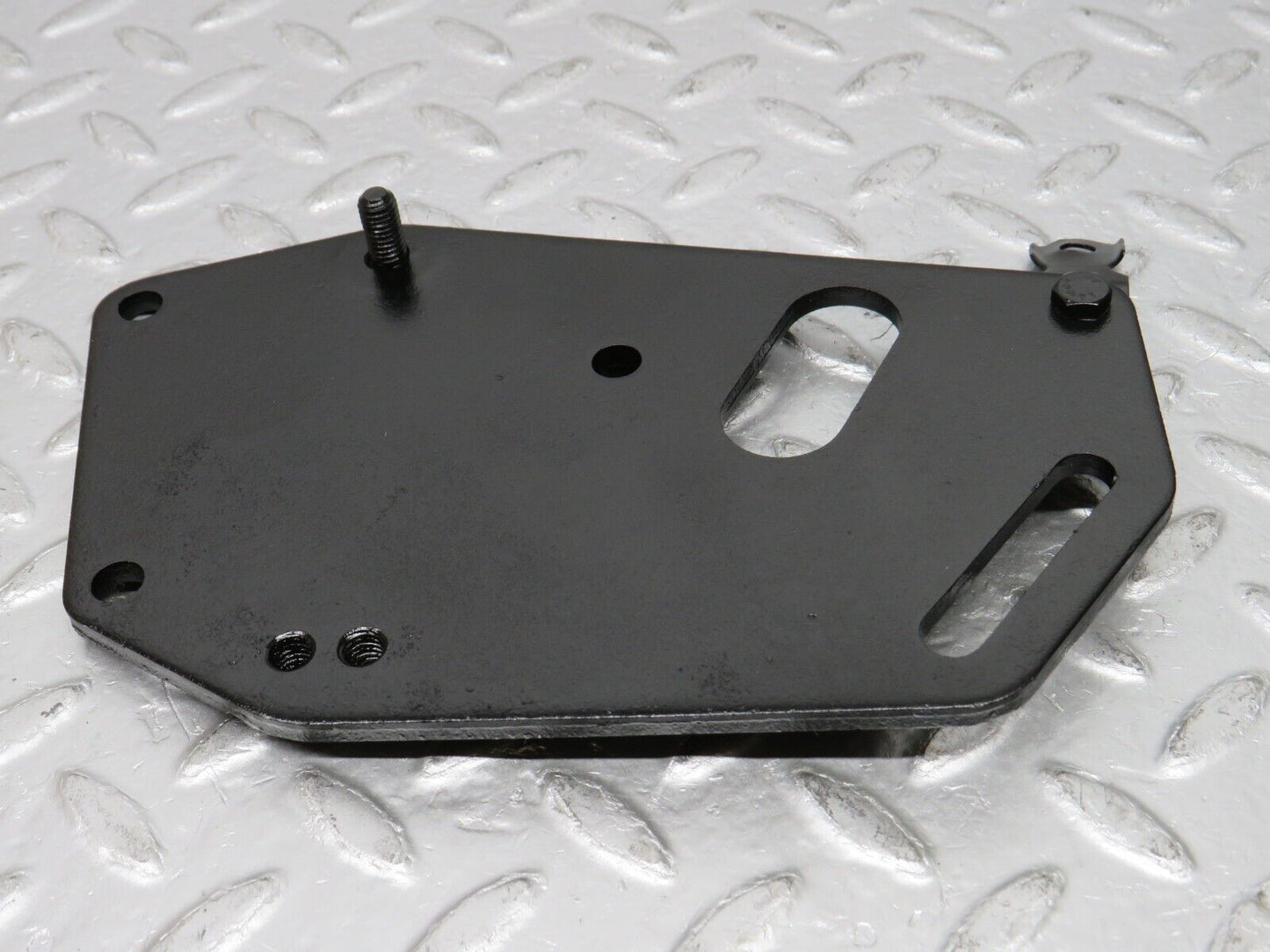 32786 Mercedes-Benz C107 R107 350 V8 Power Steering Pump Bracket