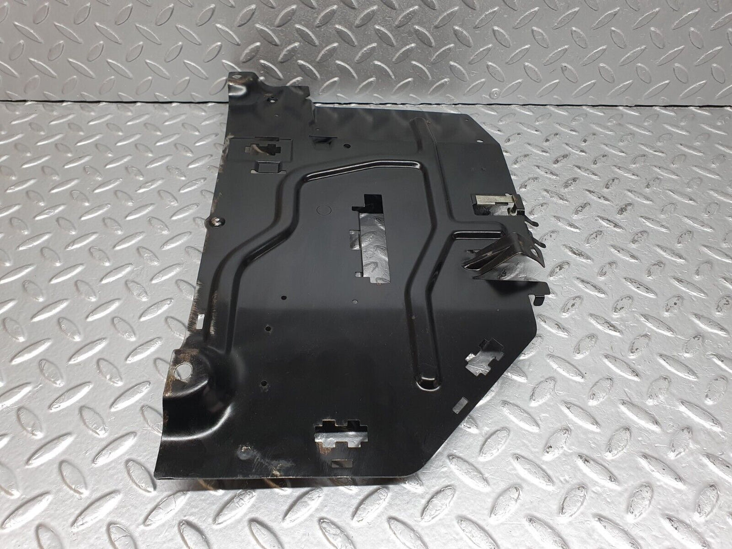 41186 Mercedes-Benz W126 300SE Left Footwell Relay Holder Bracket