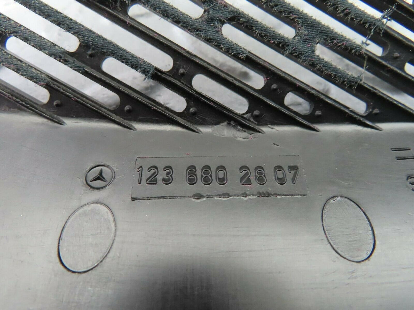 9998 Mercedes-Benz C123 230CE Coupe Front Right Speaker Cover 1236802807