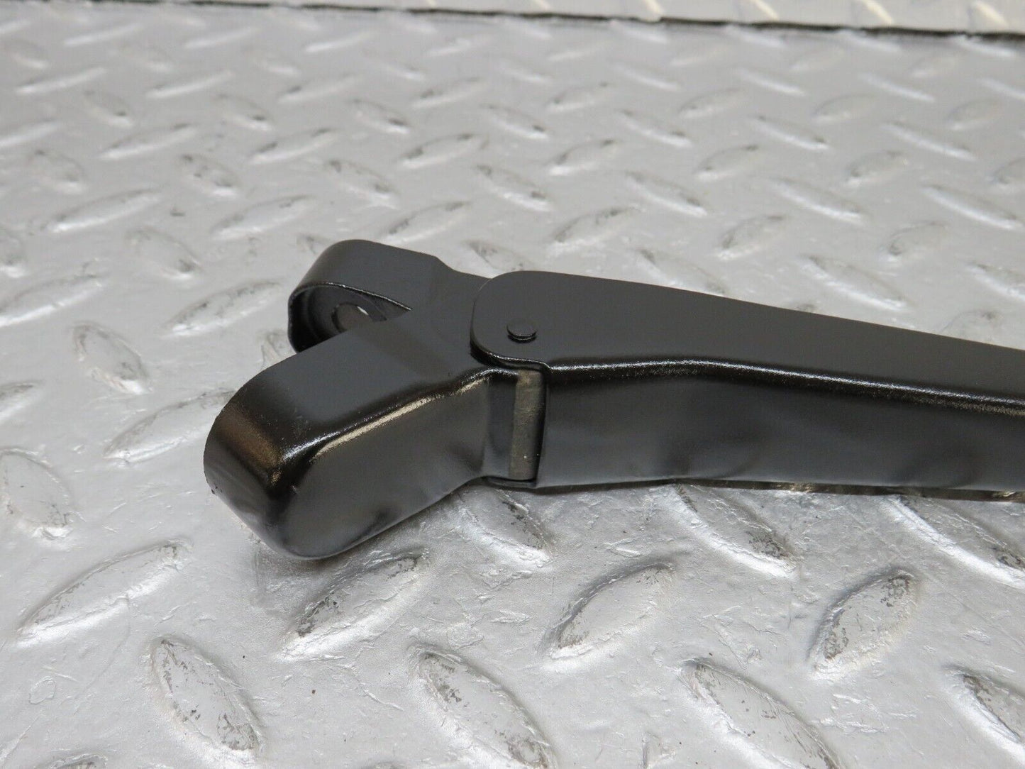 36167 Mercedes-Benz W126 420SE Windscreen Wiper Arm Left Side
