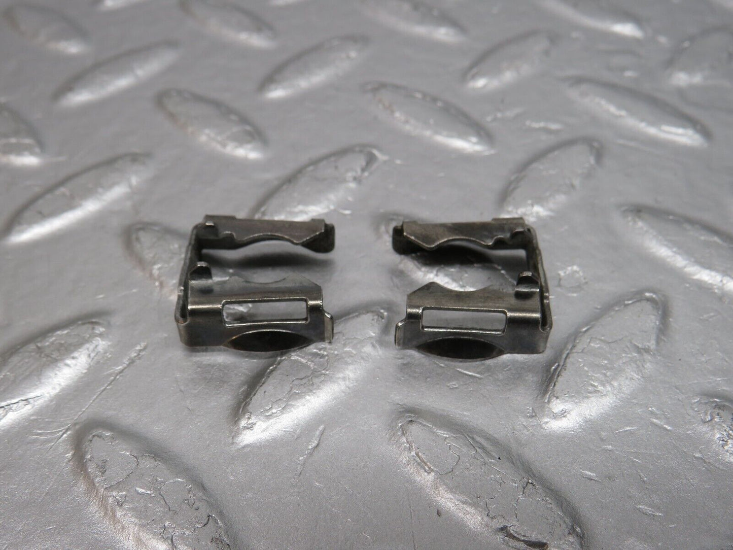 39778 Mercedes-Benz R129 320SL Coupe Fuel Injector Bracket 2x