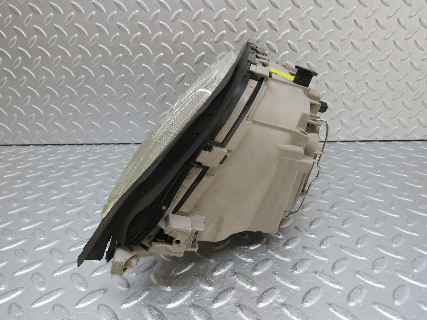 33224 Mercedes-Benz W202 C180 Headlight Bosch Right Side 0301036406 1305230153