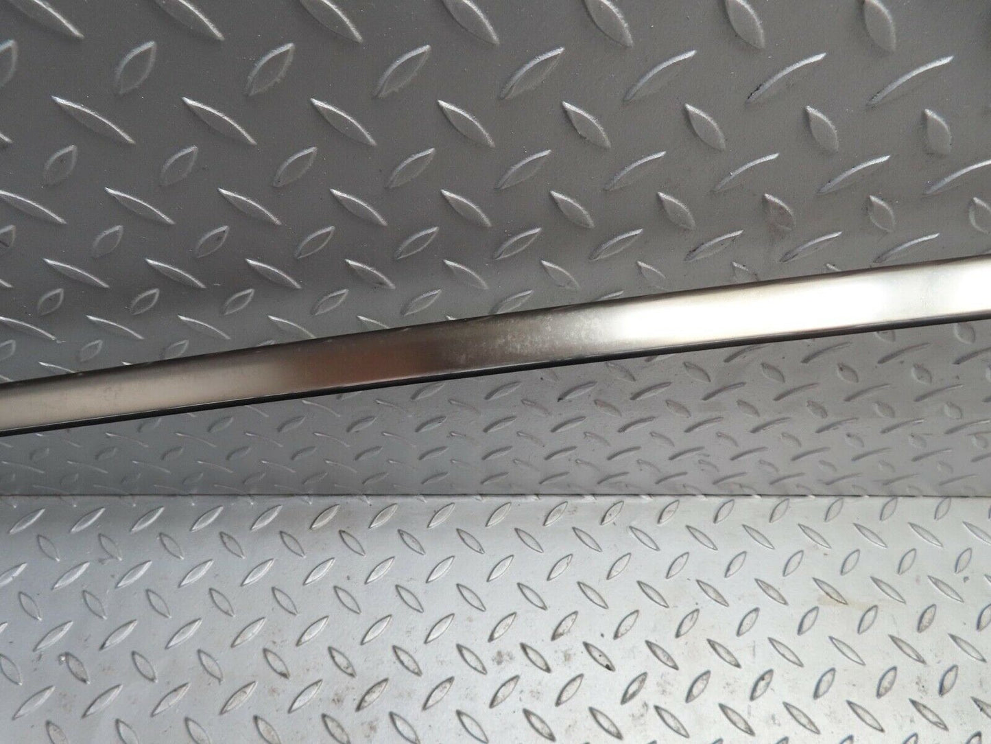 16508 Mercedes-Benz W124 260E Roof Chrome Right Side