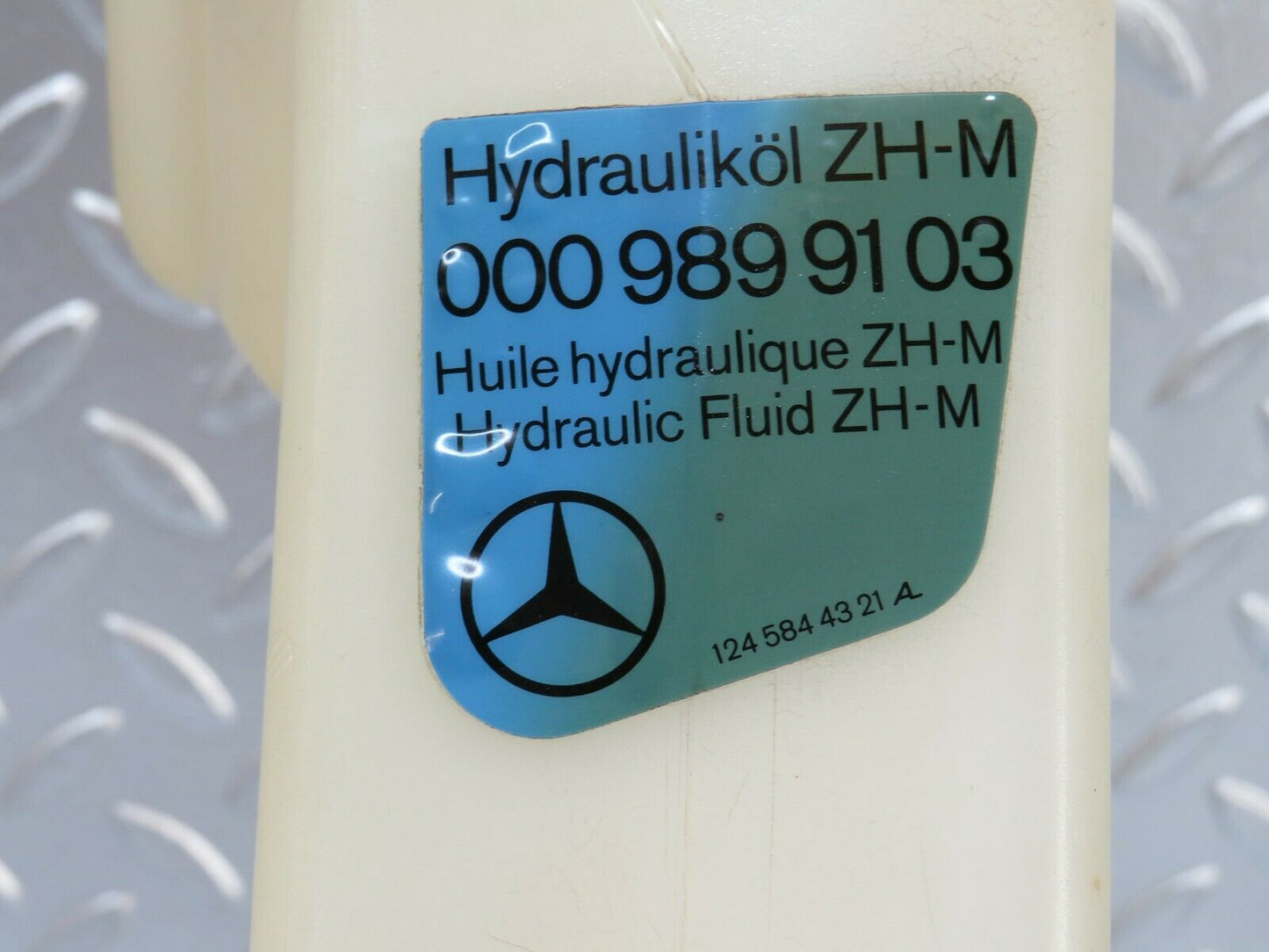 24381 Mercedes-Benz S124 220TE Hydraulic Suspension Fluid Reservoir 0009899103