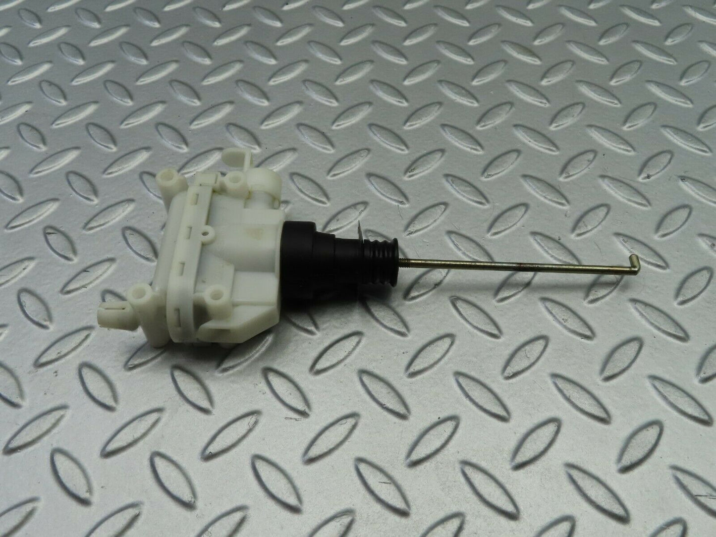 6576 Mercedes-Benz S124 E220 Wagon Trunk Lock Vacuum Actuator