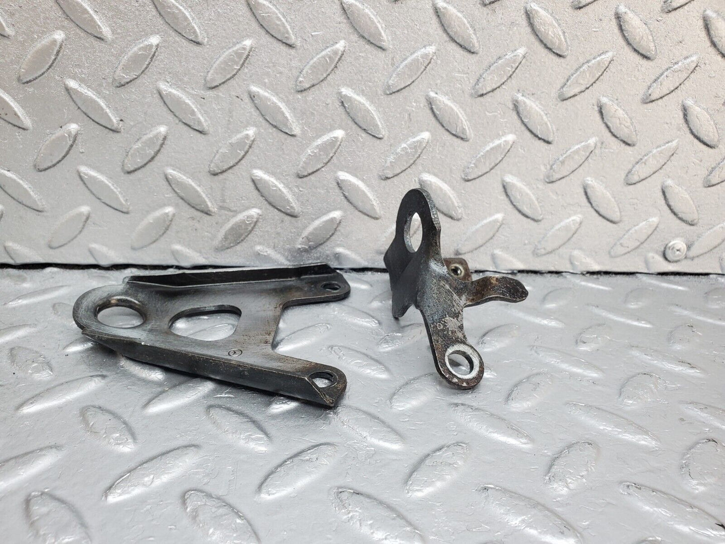 44878 Mercedes-Benz W124 220E Engine Lifting Eyes Hooks
