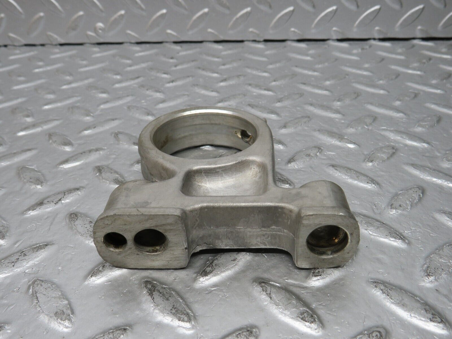 32800 Mercedes-Benz C107 R107 350 V8 Camshaft Tower Bearing 1160512112