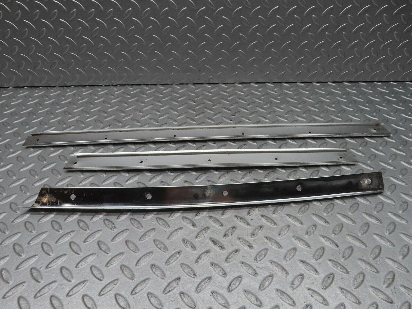 16760 Mercedes-Benz C107 380SLC Roof Chrome Moulding Trim Left Side