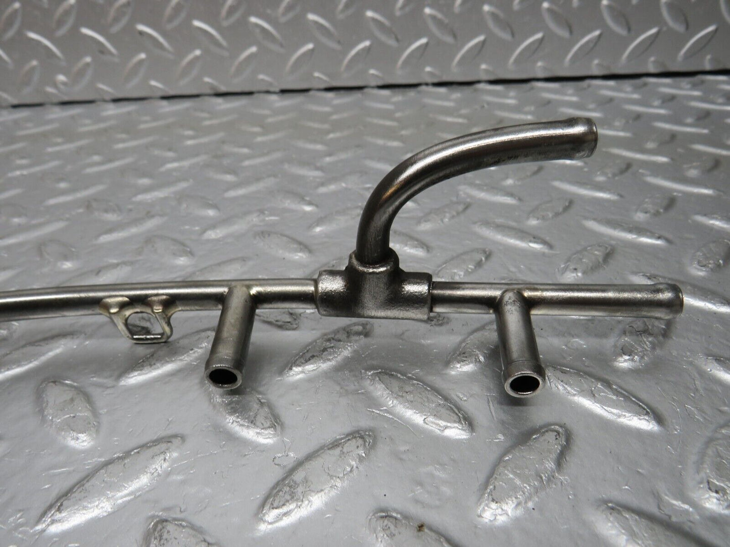 32990 Mercedes-Benz C107 R107 350 V8 Fuel Injection Pipe