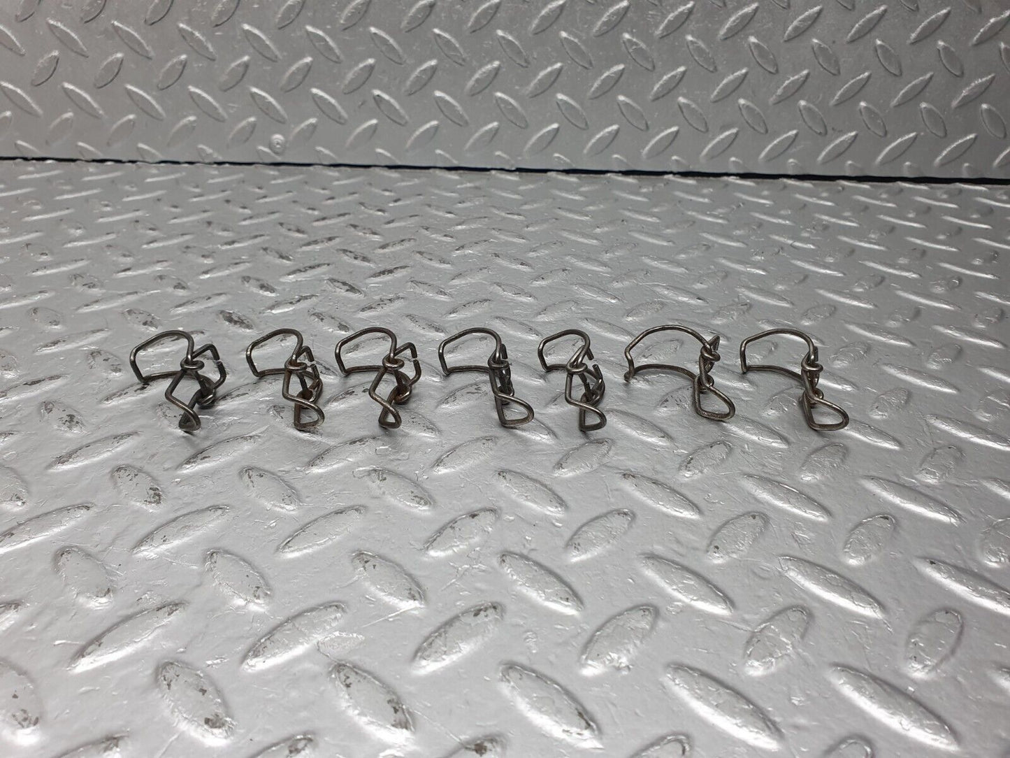 41196 Mercedes-Benz W126 300SE Air Filter Box Housing Clip Set 7x