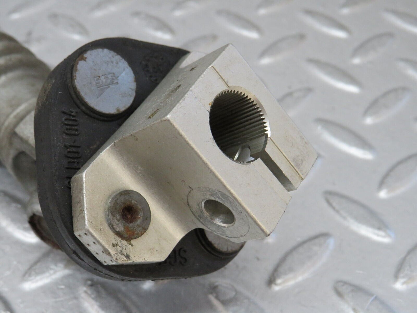 35186 Mercedes-Benz W221 Steering Column Joint Shaft Connector 2214620578