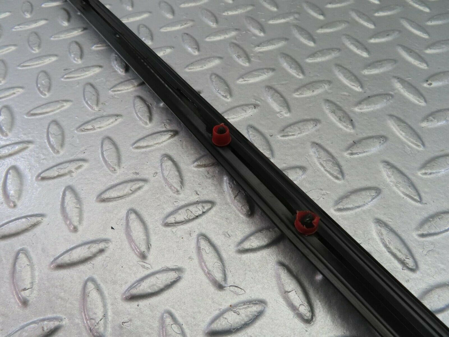 9968 Mercedes-Benz C123 230CE Coupe Front Left Fender Centre Chrome Trim
