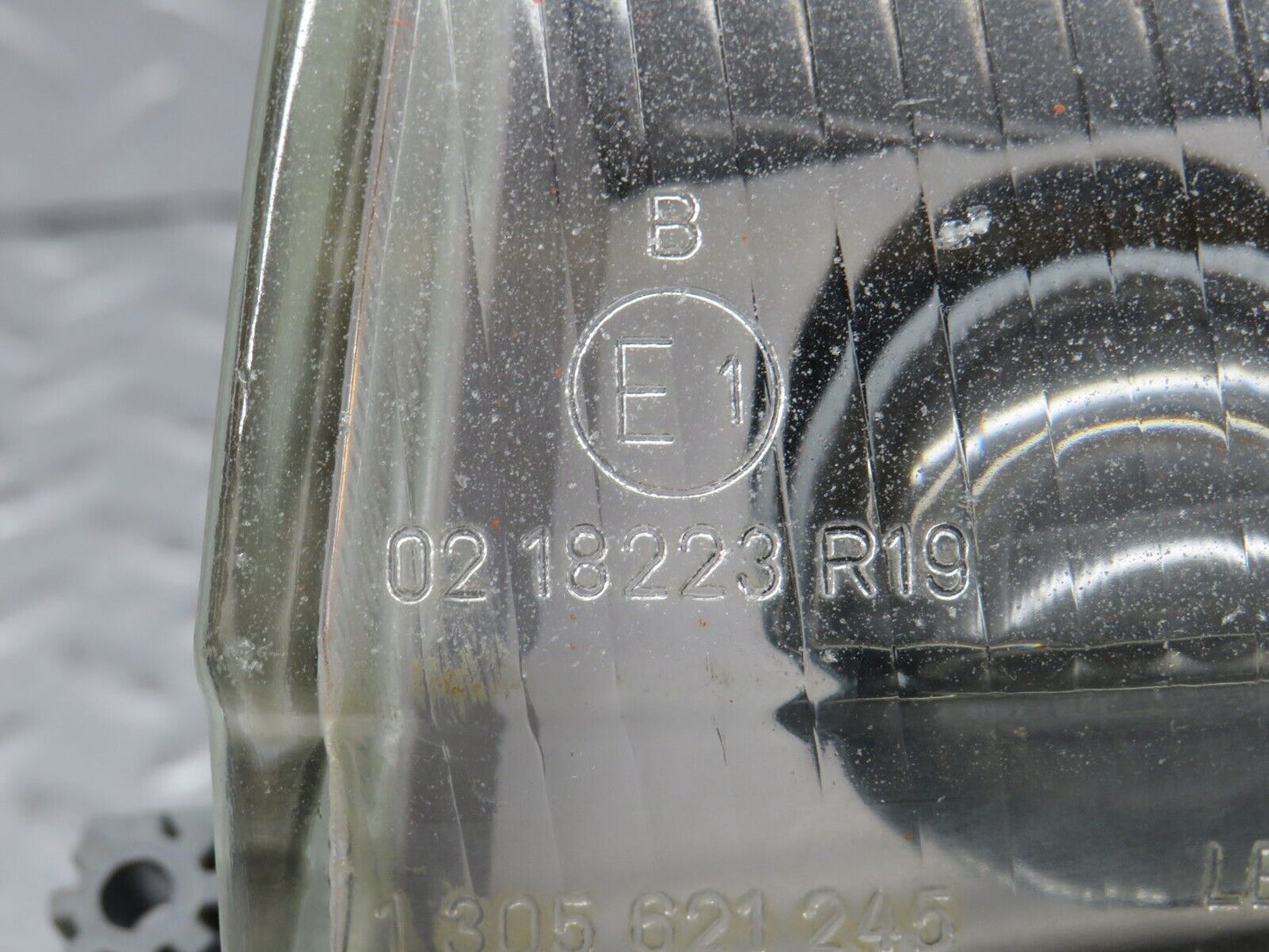 38465 Mercedes-Benz R129 280SL Coupe Front Left Fog Light Bosch 0305120001 1298200156 1305621245