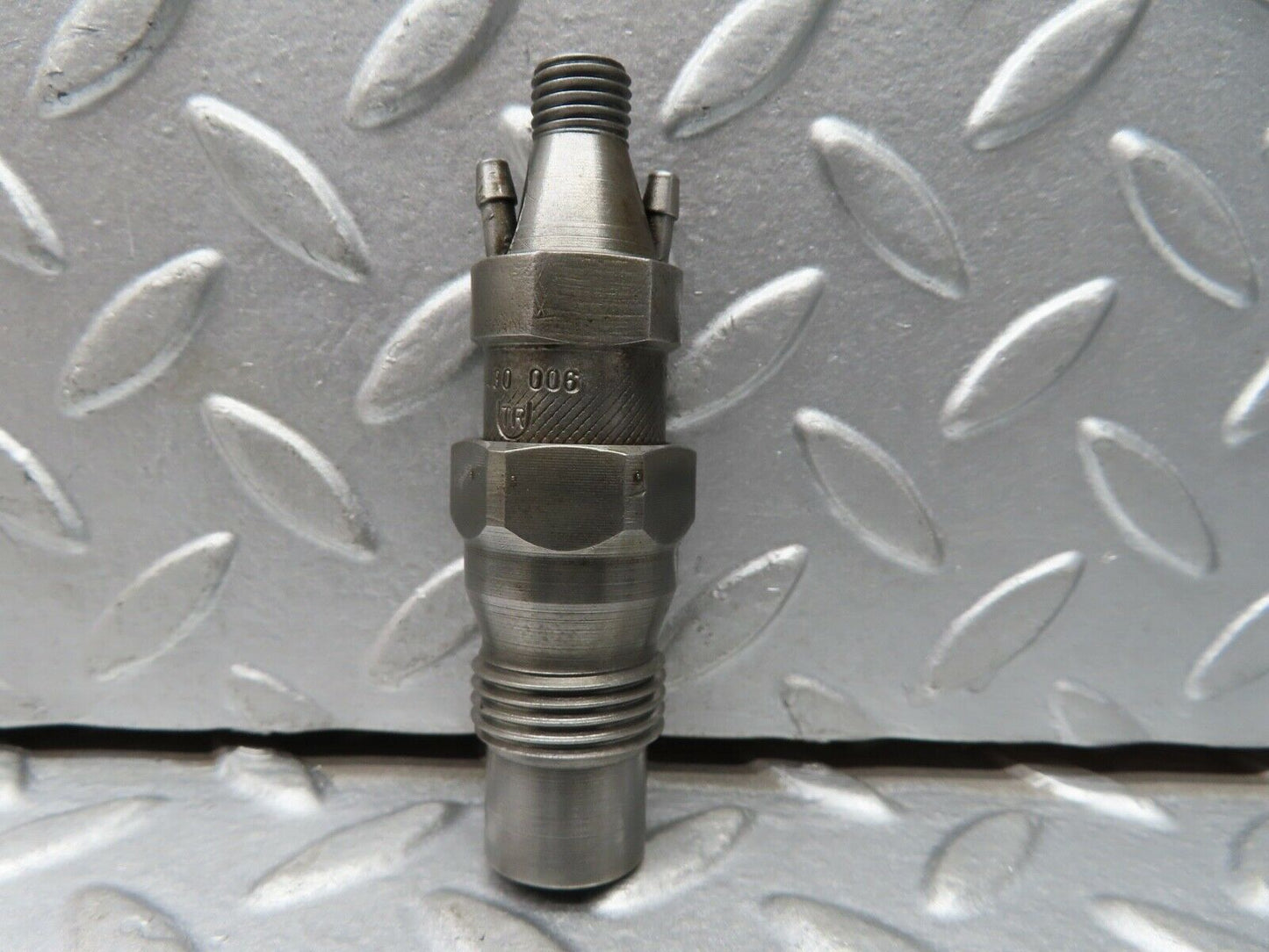 19255 Mercedes-Benz W123 300D Fuel Injector Bosch KCA30SD27/4