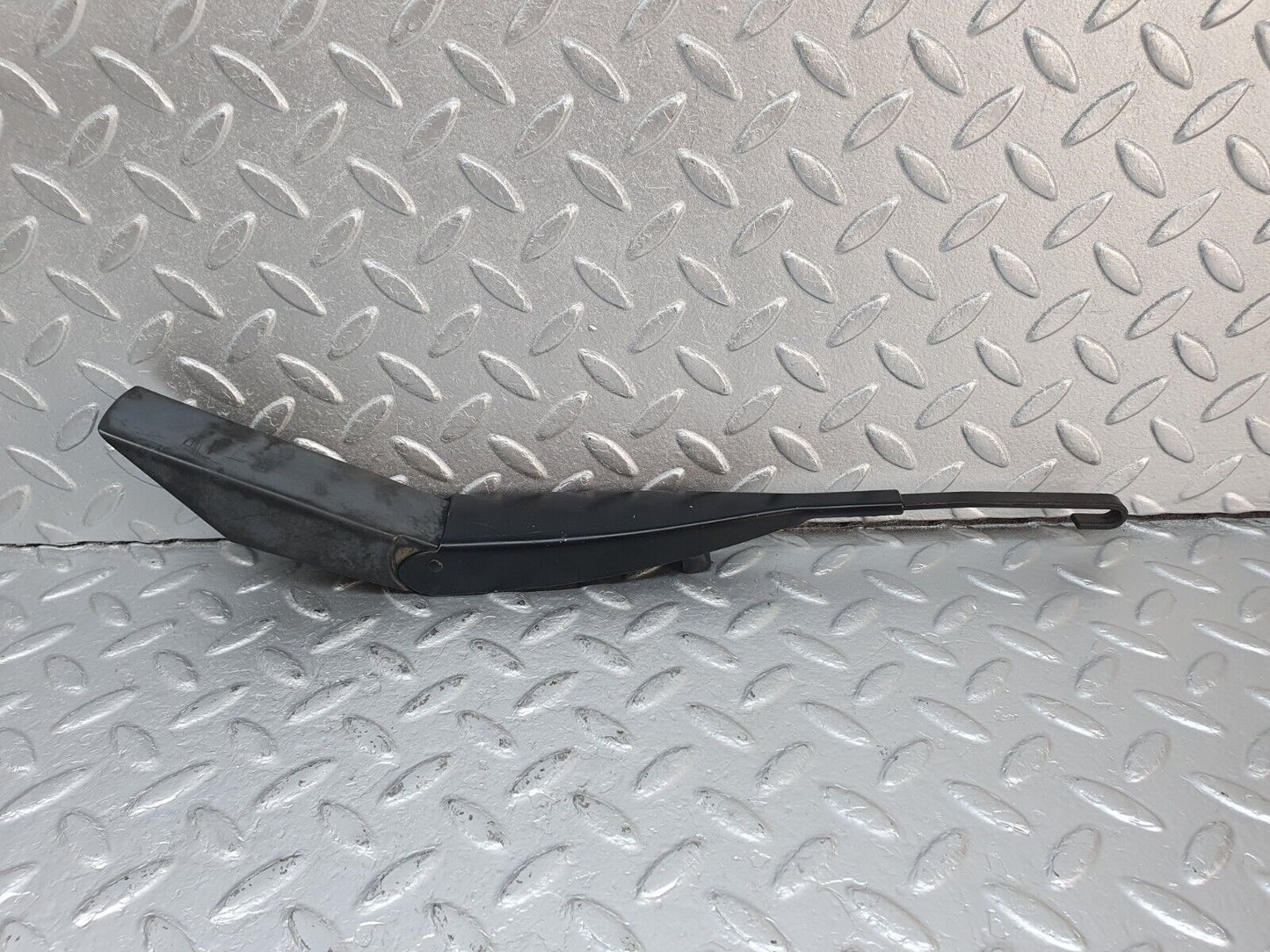 41586 Mercedes-Benz W124 200E Wiper Arm